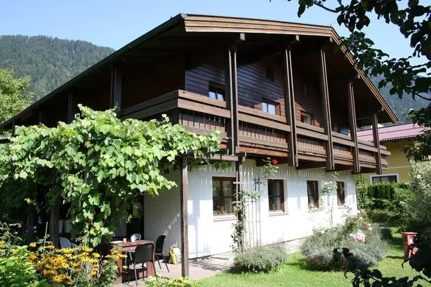 Spacious Villa near Lake in Goldegg - Öne Çıkan Resim