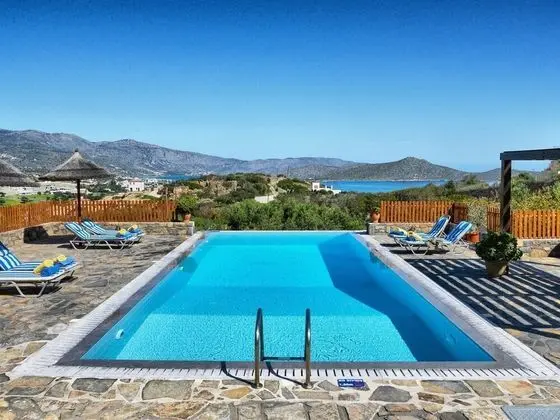 Spacious Villa near Sea in Elounda - Havuz