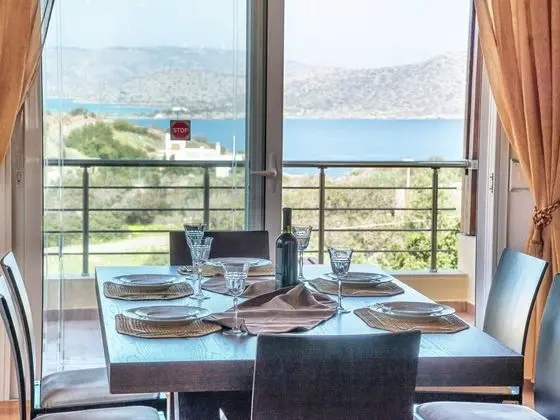 Spacious Villa near Sea in Elounda - Yerinde Yemek