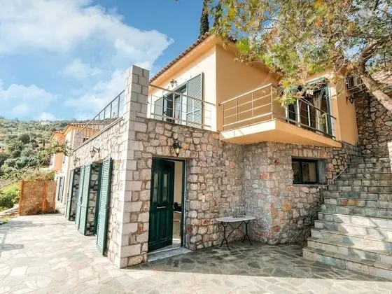 Spacious Villa near Sea in Pera Melana - Dış Mekan