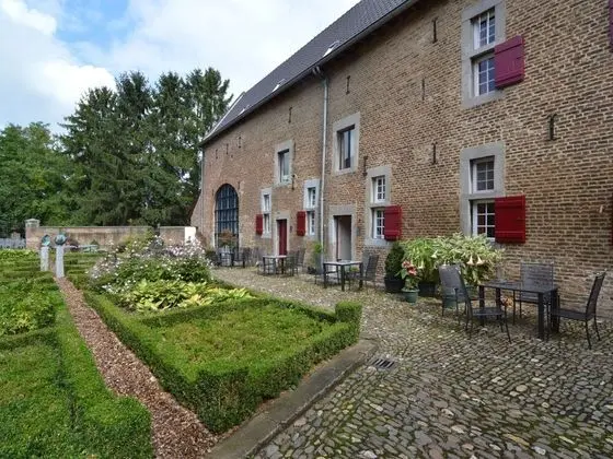 Spacious Villa near Town Center in Mesch