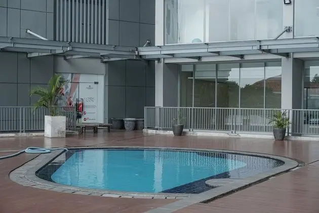 Spacious And Nice 2Br Apartment At Royal Olive Residence - Havuz