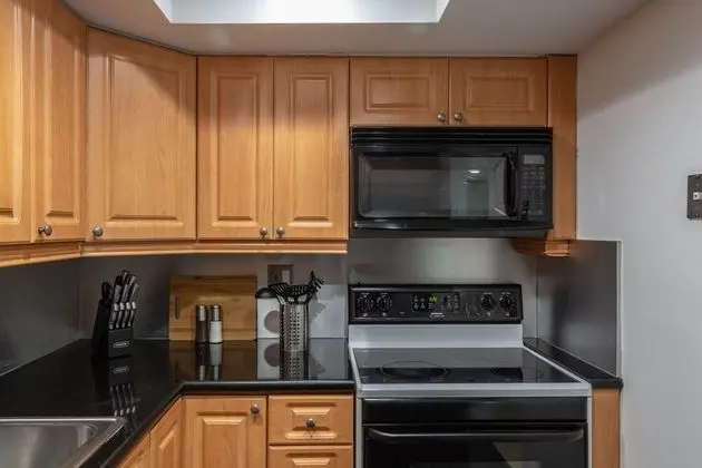 Spacious One Bedroom Centrally Located - Mutfak