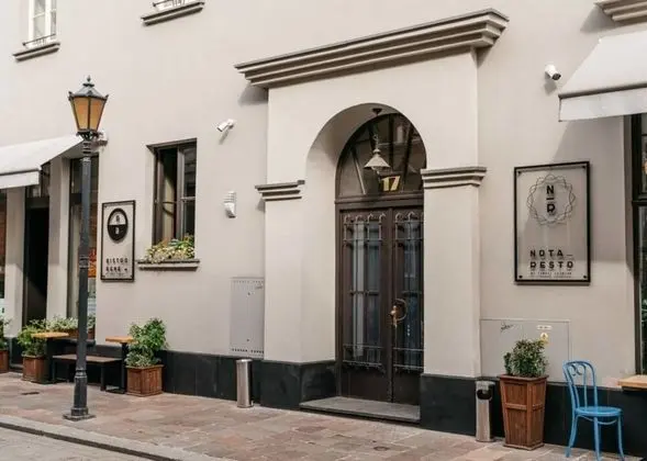 Spacious Place by Market Square Inspired by Parisian Homes Airport-pickup
