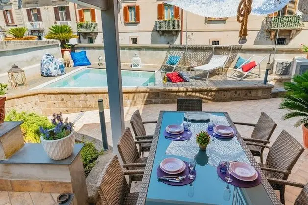 Spacious Villa with Pool - Yerinde Yemek