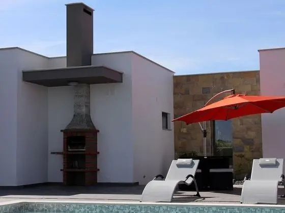 Spacious Villa in Salir de Mato With Private Pool, Terrace - Dış Mekan