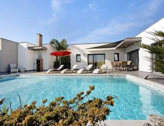 Spacious Villa in Salir de Mato With Private Pool, Terrace - Dış Mekan