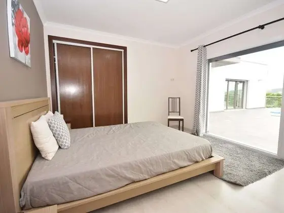 Spacious Villa in Salir de Mato With Private Pool, Terrace - Oda