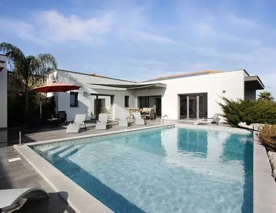 Spacious Villa in Salir de Mato With Private Pool, Terrace - Öne Çıkan Resim