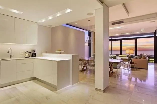 Spacious and Secure Holiday Home in Camps Bay With Ocean Views and Private Pool Hamaya - Oda