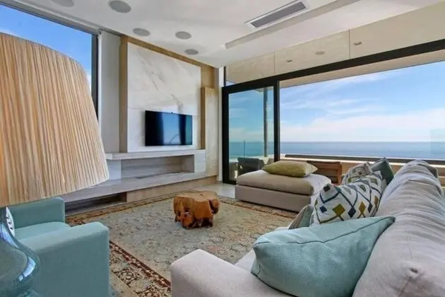 Spacious and Secure Holiday Home in Camps Bay With Ocean Views and Private Pool Hamaya - Öne Çıkan Resim