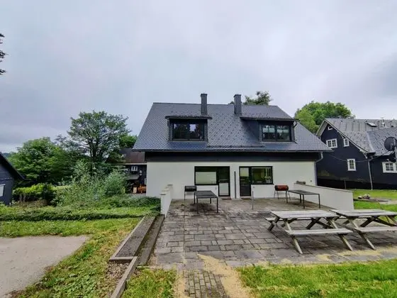 Spacious Semi-detached House With Wood Stove Located Directly on the Rennsteig - Dış Mekan