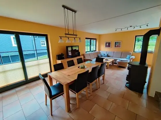 Spacious Semi-detached House With Wood Stove Located Directly on the Rennsteig - Yerinde Yemek