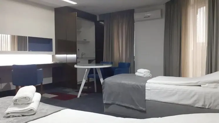 Spacious Serviced Apartment - Free Parking - Breakfast - İç Mekan