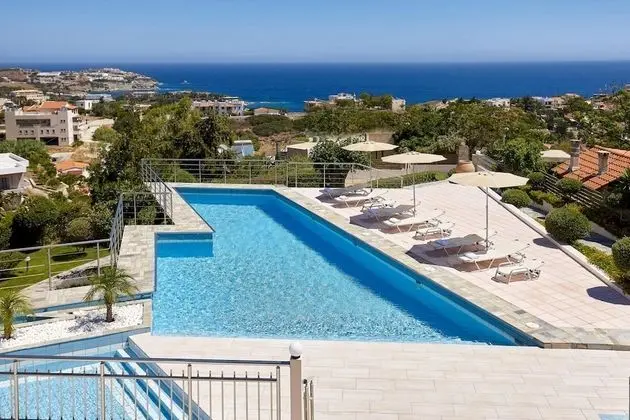 Spacious Villa With Shared Pool and Amazing View
