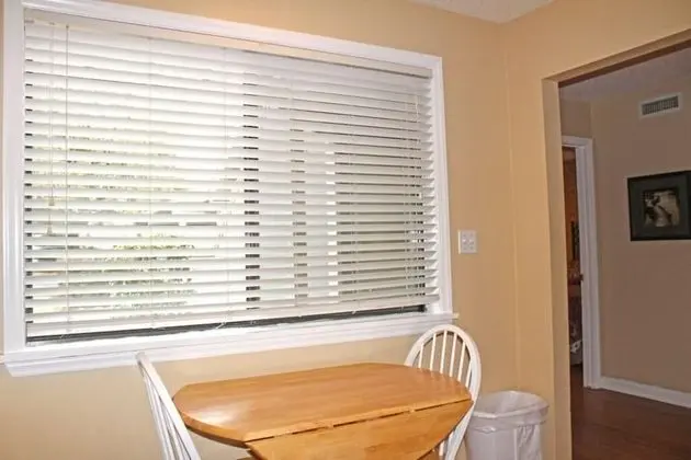 Spacious Villa Steps From Beach at Kingston! - Oda