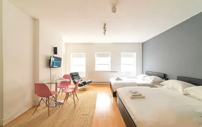 Spacious Studio Apartment Soho Square