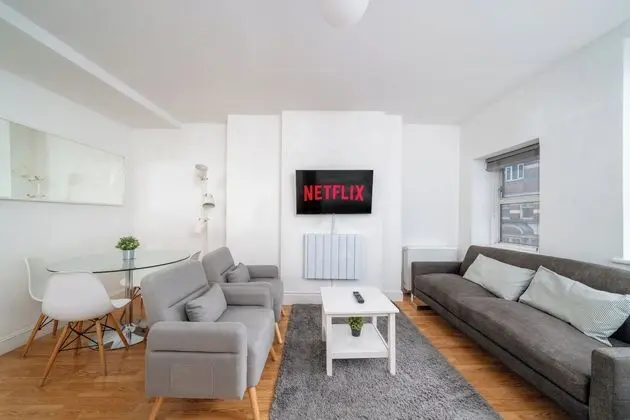 Spacious Studio Apartment Soho Square - Öne Çıkan Resim