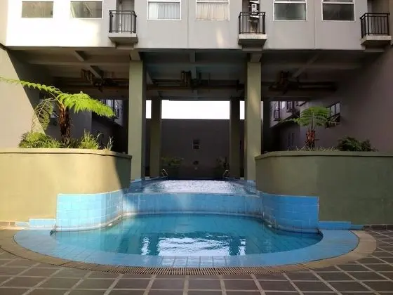 Spacious Studio Room at Apartment Grand Asia Afrika Residence - Havuz