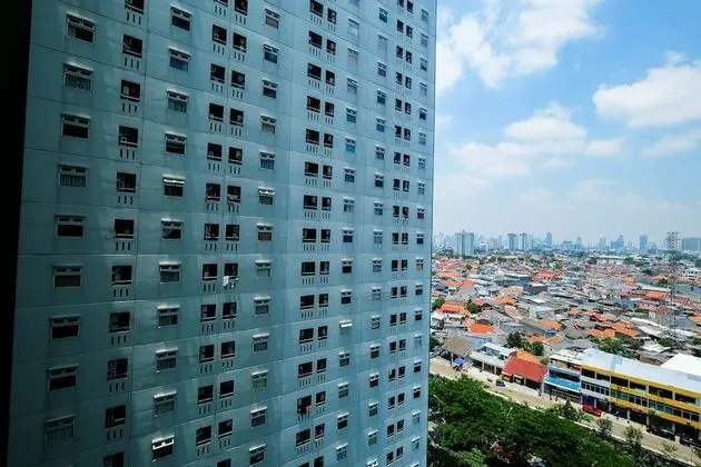 Spacious Studio Room at Green Pramuka Apartment