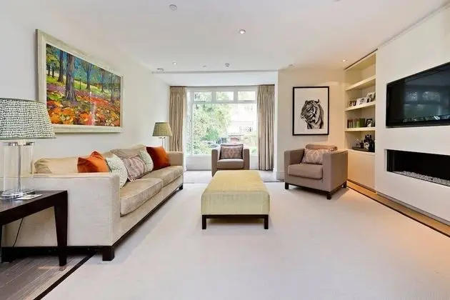 Spacious & Tasteful 4-bed House in Holland Park