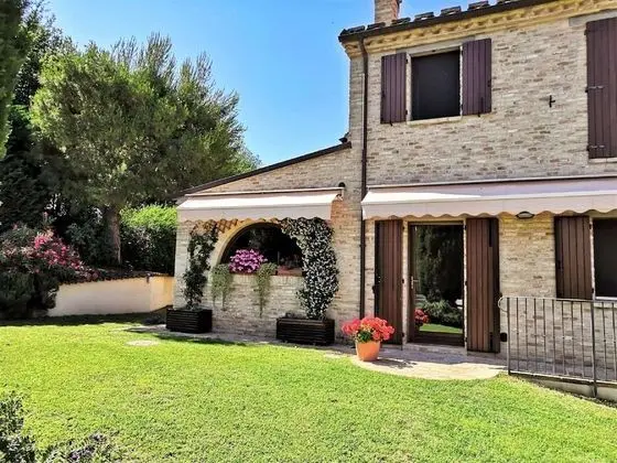 Spacious Villa in Tavullia With Swimming Pool