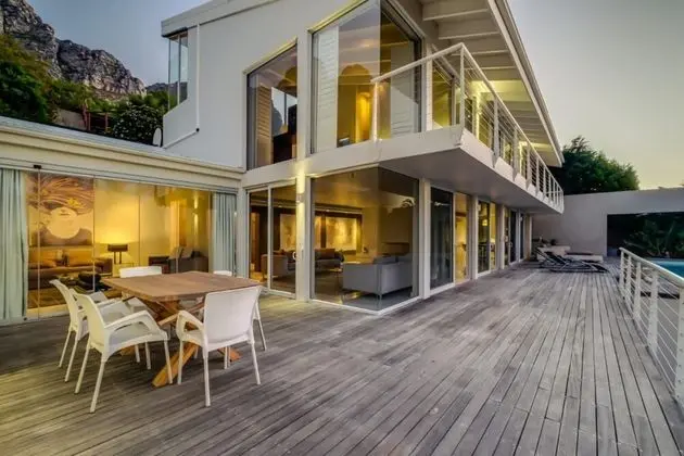 Spacious Three Bedroom Villa in Camps Bay With Private Pool and Ocean Views The Falcon - Oda