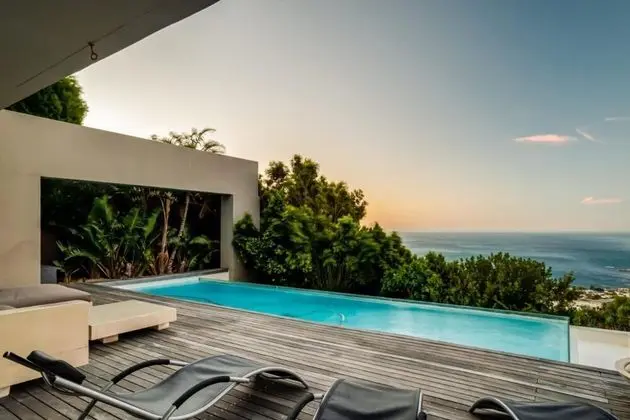Spacious Three Bedroom Villa in Camps Bay With Private Pool and Ocean Views The Falcon - Oda