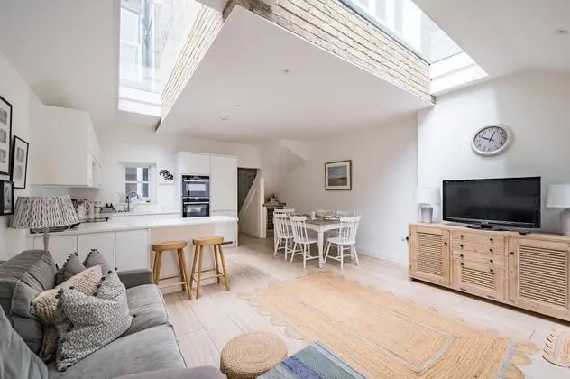 Spacious Three Bedroom Garden Flat Near Clapham Common by Underthedoormat - Öne Çıkan Resim