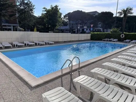 Spacious Three-room Apartment With Terrace and Swimming Pool - Havuz