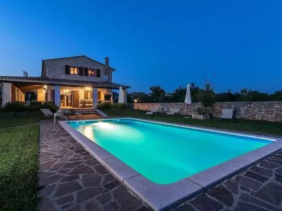 Spacious Villa in Tinjan With Pool