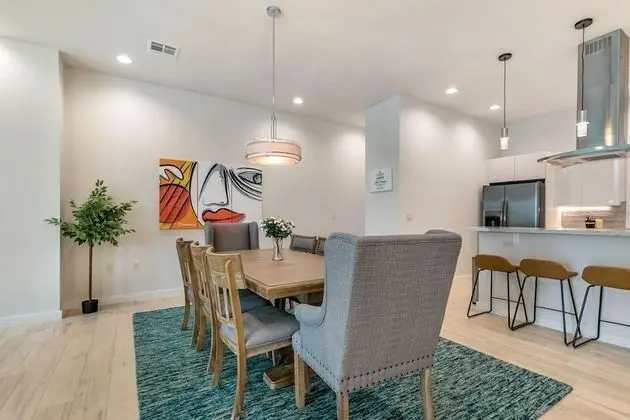 Spacious Townhouse with Balcony