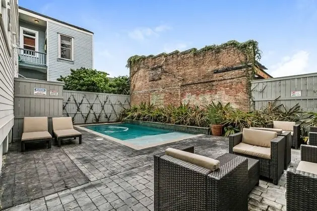Spacious Townhouse close to FQ & City Hot Spots - Havuz