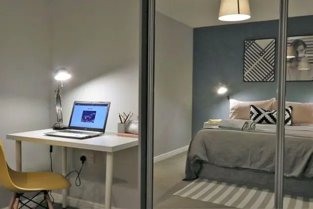 Spacious Townhouse - Netflix & Parking - İç Mekan