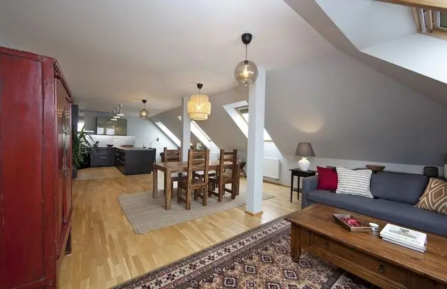 Spacious Treetop Apartment by easyBNB