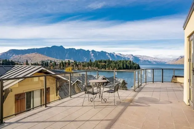SPACIOUS UNIT WITH VIEWS AND BALCONY - Oda Düzeni