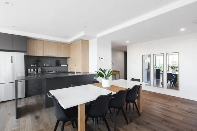 Spacious Urban Oasis in Central Location - Oda Düzeni