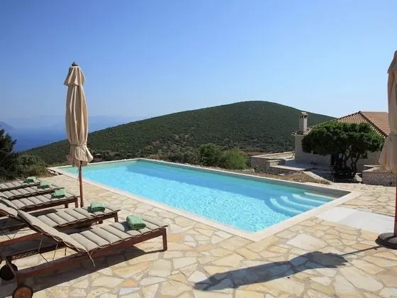 Spacious Villa in Vasiliki with Swimming Pool & Hot Tub - Havuz