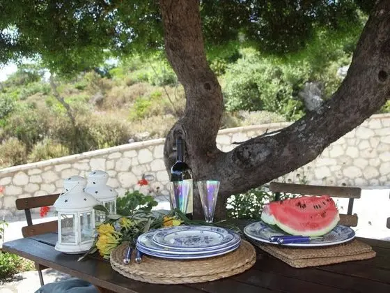 Spacious Villa in Vasiliki with Swimming Pool & Hot Tub - Yerinde Yemek