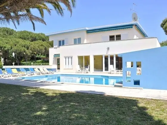 Spacious Villa in Vilamoura With Barbecue