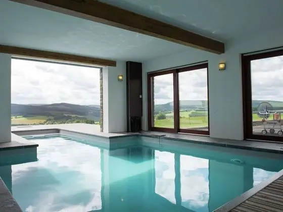 Spacious and Well Cared-for House With a Panoramic View, Sauna and a Summer Pool