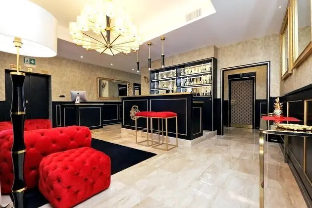 Spanish Diamond Luxury Suites & Jacuzzi - Lobi
