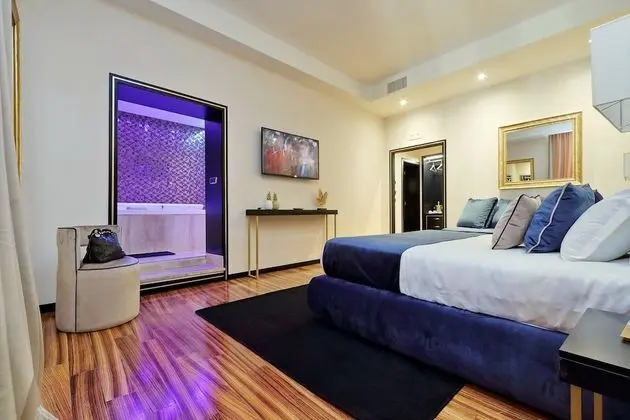 Spanish Diamond Luxury Suites & Jacuzzi - Oda