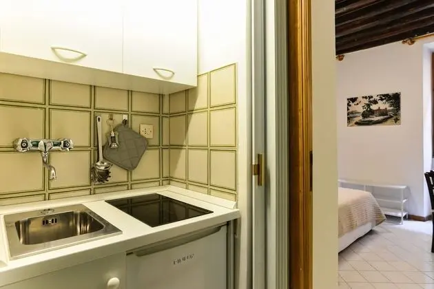 Spanish Steps Cozy Studio - Mutfak