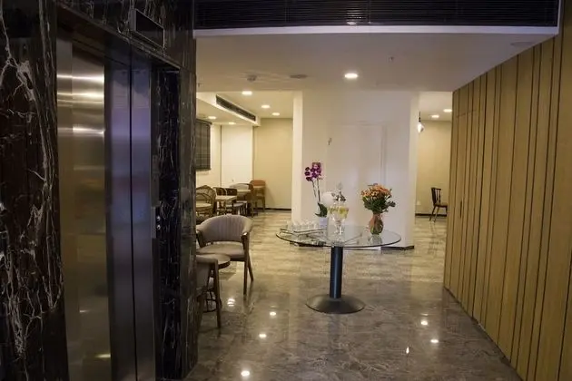 Sparkle Hotel - Lobi