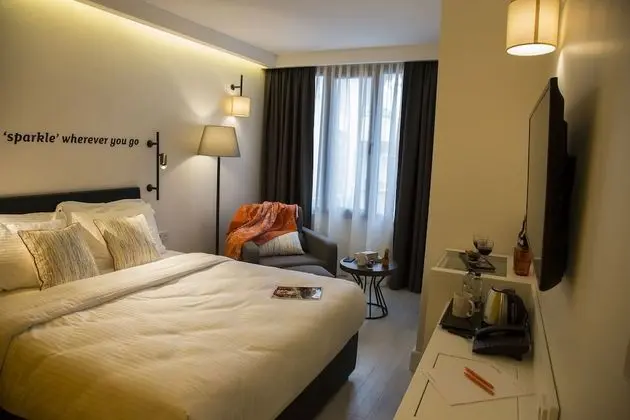 Sparkle Hotel - Oda