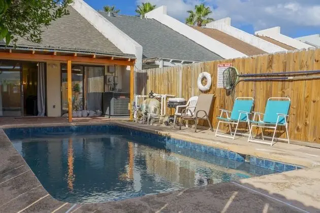 Sparky's Pool House - Öne Çıkan Resim