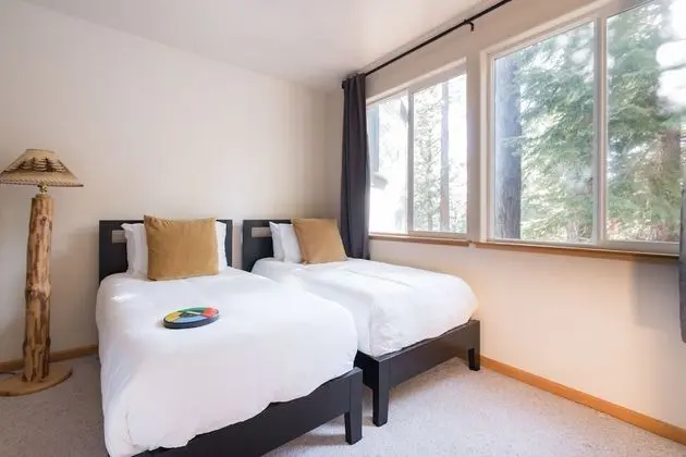 Sparrow by Avantstay Modern Mountain Retreat w/ Hot Tub, Pool Table & Games! - İç Mekan