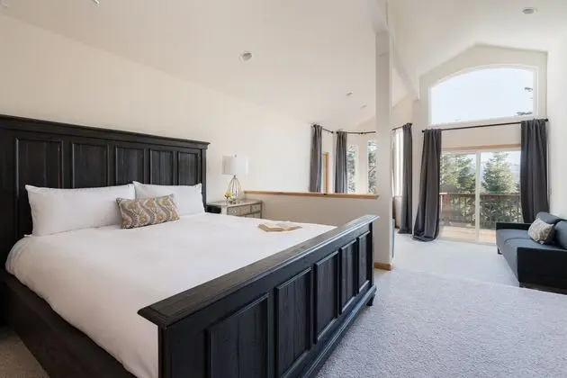 Sparrow by Avantstay Modern Mountain Retreat w/ Hot Tub, Pool Table & Games! - İç Mekan