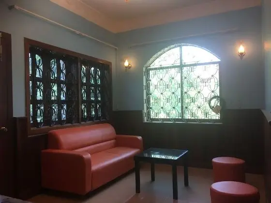 The Sparrow Guest House - Lobi